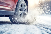 Saveti za zimsku vožnju: Ako se zaglavite u snegu, pritiskanje papučice za gas će samo još više da vas zarobi