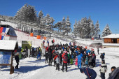 Otvorena ski sezona na Torniku: Nije na Zlatiboru sve tako skupo, prvi dan skijanje za sve bilo džabe