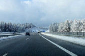 Vesić: Svi auto-putevi prohodni, sneg čisti 1.450 radnika