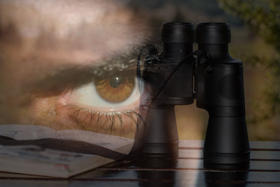 Svaki put mi se stomak prevrne: Žena sumnja da je komšija uhodi zbog jedne totalno jezive navike