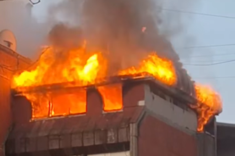Detalji požara na Banjici: Baka sa unucima bila u stanu u trenutku nesreće, vatru izazvala TA peć (VIDEO)