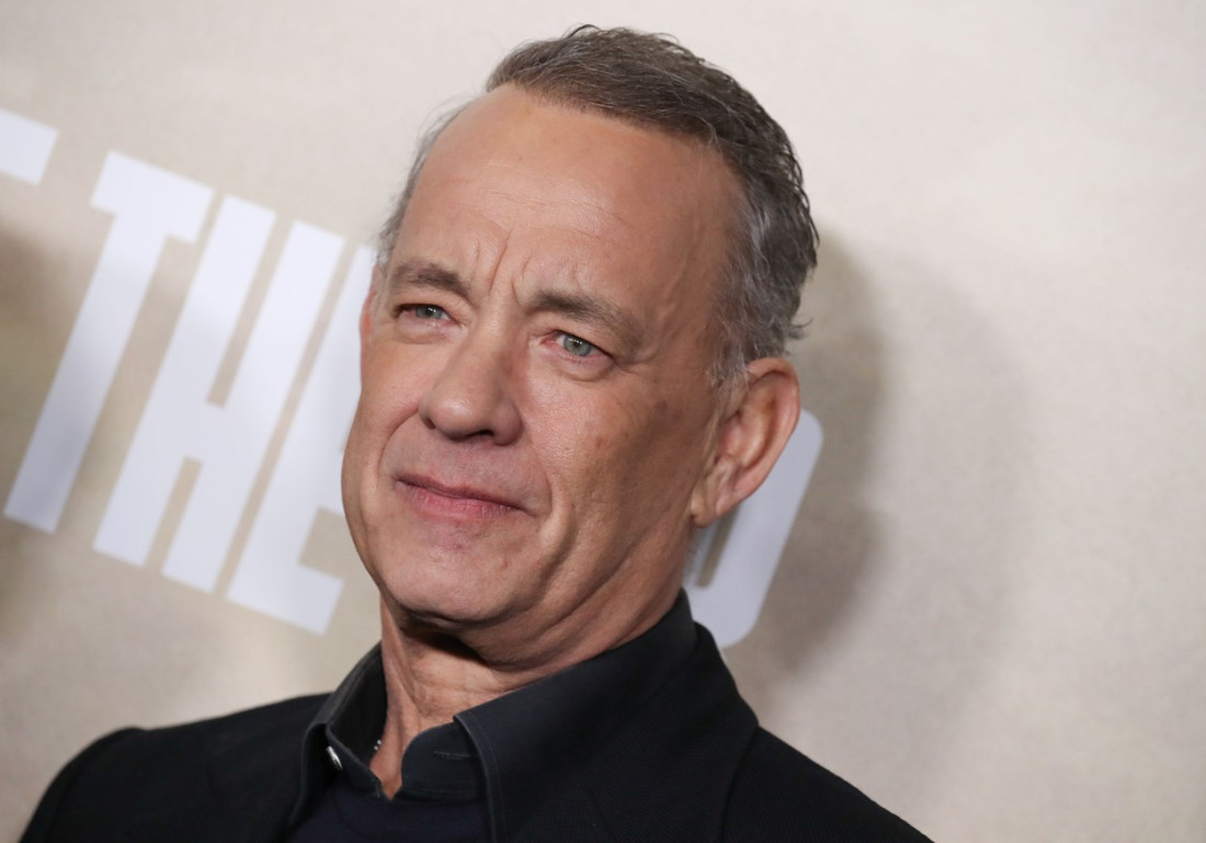 Znate li kako izgleda sin Toma Henksa? Možete ga videti u ovoj Netfliksovoj seriji, a uloga kao da je pisana za njega (FOTO/VIDEO)