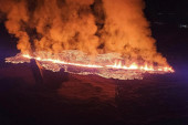Lava progutala kuće: Islandski grad ovoga puta nije izbegao bes vulkana (VIDEO)