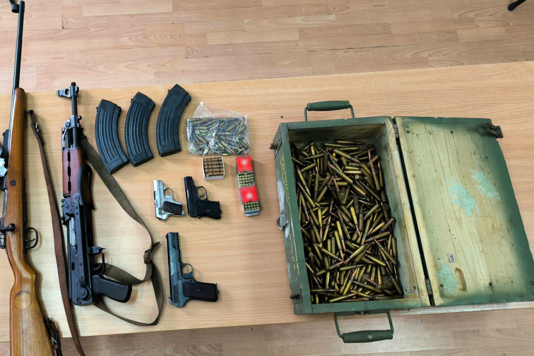 Dve puške, tri pištolja i 447 komada municije: Kragujevčanin uhapšen zbog oružja