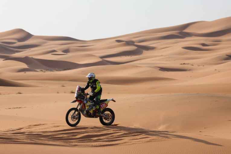 Tragedija na Dakar reliju! Preminuo španski motociklista! (FOTO)