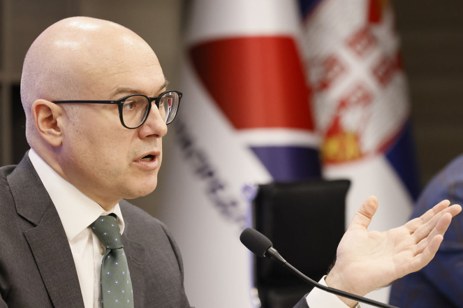 Završena sednica Predsedništva SNS-a: Miloš Vučević - "Srbija mora i dalje da se razvija, građani moraju da dobiju bolje uslove za život"