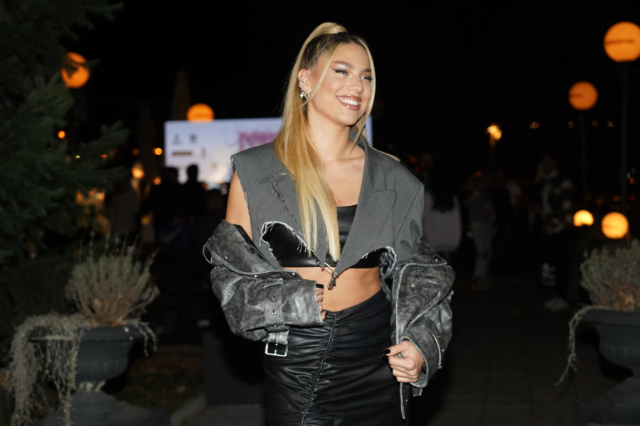 "Legnem u suzama": Ksenija Knežević progovorila o životnim padovima i izazovima tokom karijere