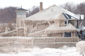 Restoran se pretvorio u ledeni dvorac: Nestvarni prizori posle snežne oluje (FOTO)