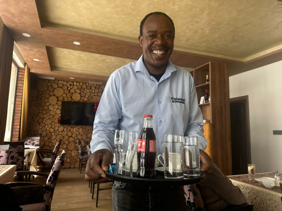 Jovanka i Tito, ali iz Afrike: Bračni par se sa vrelog kontinenta doselio u srce Srbije, rade u restoranu i sve su oduševili (FOTO)