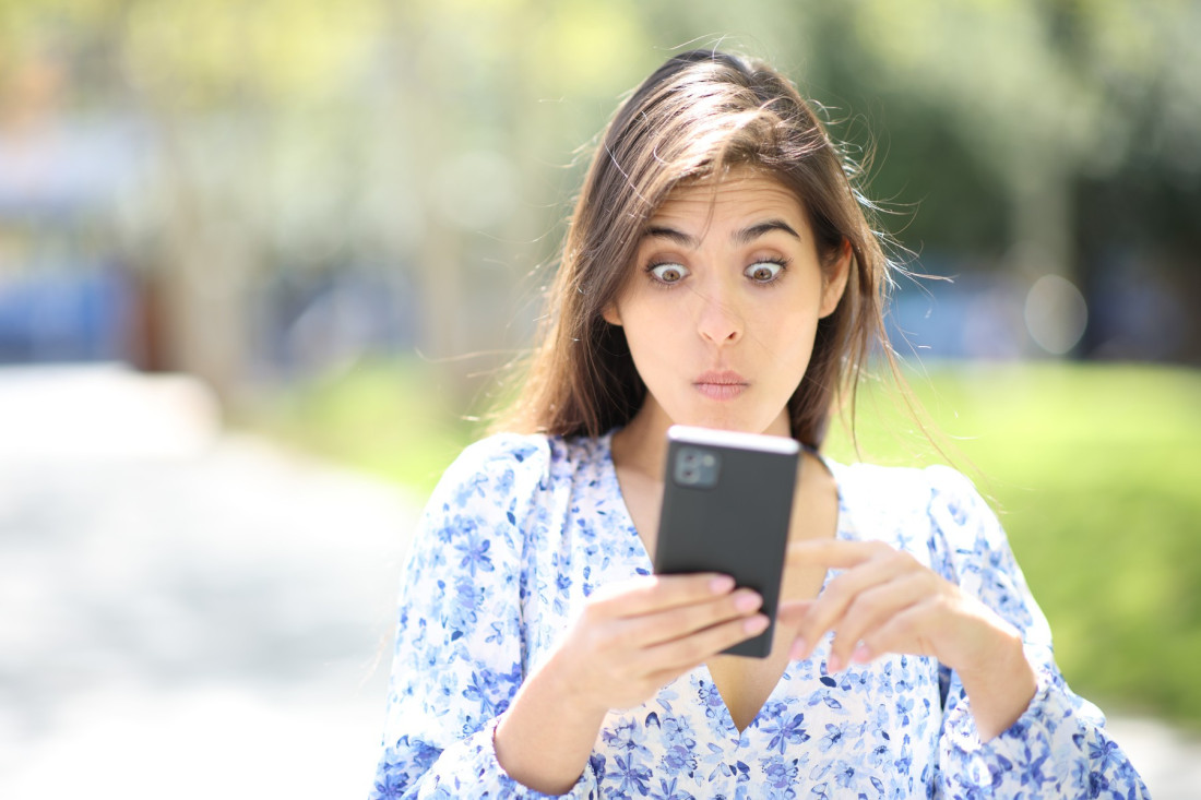 Šok svedočenje: U Beogradu oko 30 maloletnika se skida ispred telefona i to može da se gleda za dolar! Neko im čak otvorio i žiro-račune!