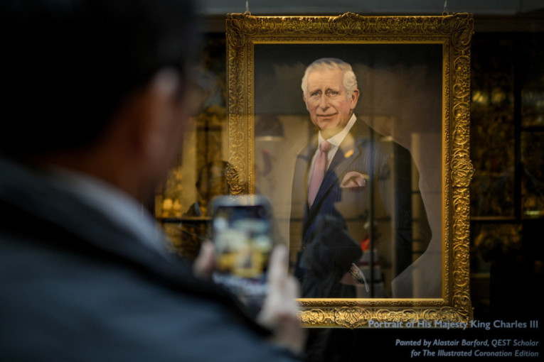 Novi portret kralja Čarlsa biće u svakom kutku Britanije: Građani besni zbog para koje su date za to (FOTO)