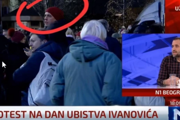 I akter pornografskog snimka na skupu opozicije: Miketić ispred zgrade RIK (FOTO)