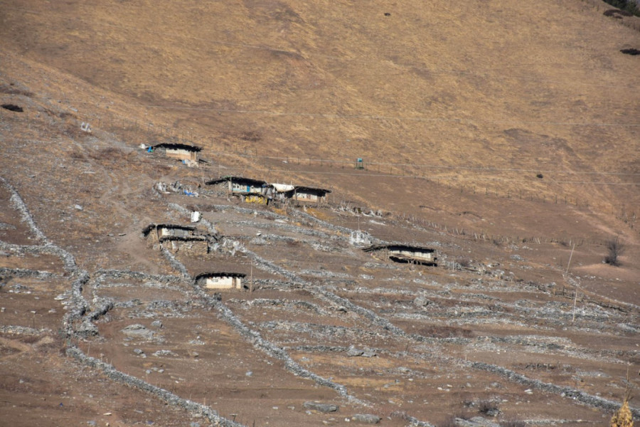 Pusta skijališta, gole staze i besni turisti: Klimatske promene uništavaju turizam Himalaja, svi se mole da padne sneg