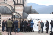 Srbi nisu uklonili šator, situacija u Leposaviću napeta: Pored zgrade opštine pripadnici tzv. kosovske policije!
