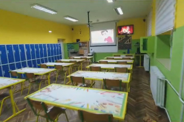 Bravo za učitelja iz Tutina: Samoinicijativno opremio učionicu za svoje đake, sada je ona pravi mali raj! (FOTO)