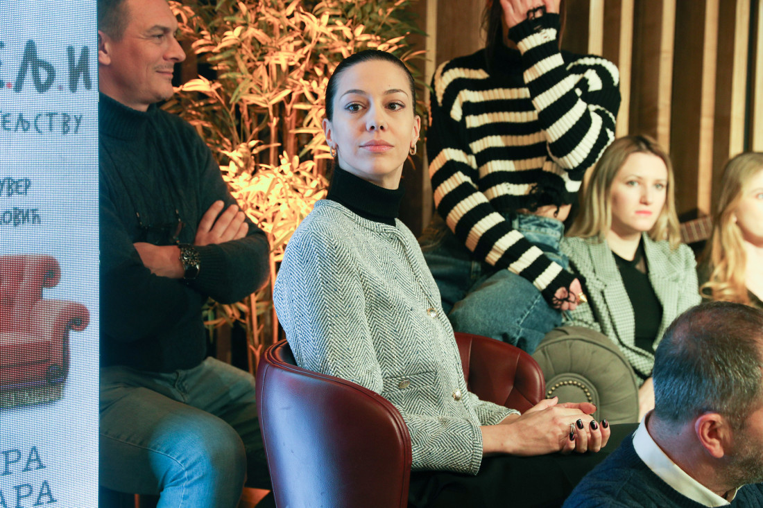 Sve se desilo u dva ujutru posle maminog rođendana! 24sedam vam predstavlja srpske "Prijatelje": Očekujte neočekivano (FOTO/VIDEO)