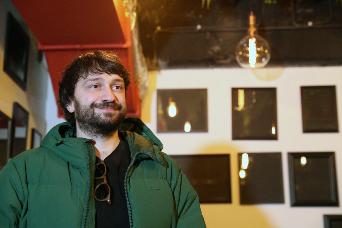 24sedam vam predstavlja Džoija u srpskim "Prijateljima": Po jednoj stvari će se razlikovati od originalnog (FOTO/VIDEO)