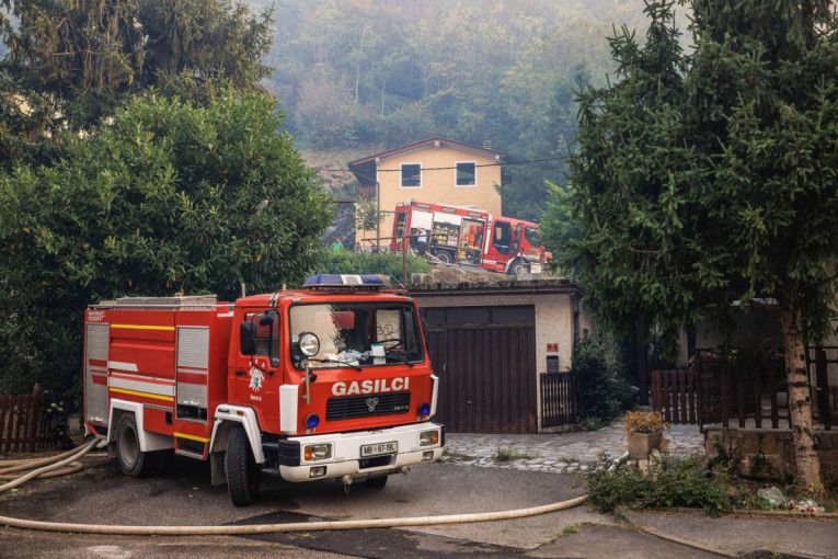 Šta napravi plinska boca! Eksplozija u stambenoj zgradi u Kranju, oštećeno čak 18 stanova!