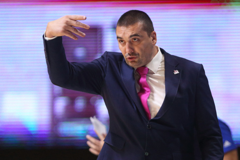 Deki, hvala ti za svaki udarac, centaršut, golove, titule, duple krune… Zvezda se emotivno oprostila od bivšeg kapitena (FOTO)