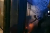 Zapalio se autobus na liniji 511: Vozilo se napunilo dimom, putnici evakuisani (VIDEO)