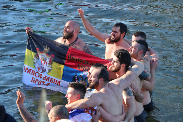 Tradicija se čuva i poštuje: U hladnoj Moravi sutra će za Časni krst plivati skoro 200 takmičara, među kojima je i pet devojaka