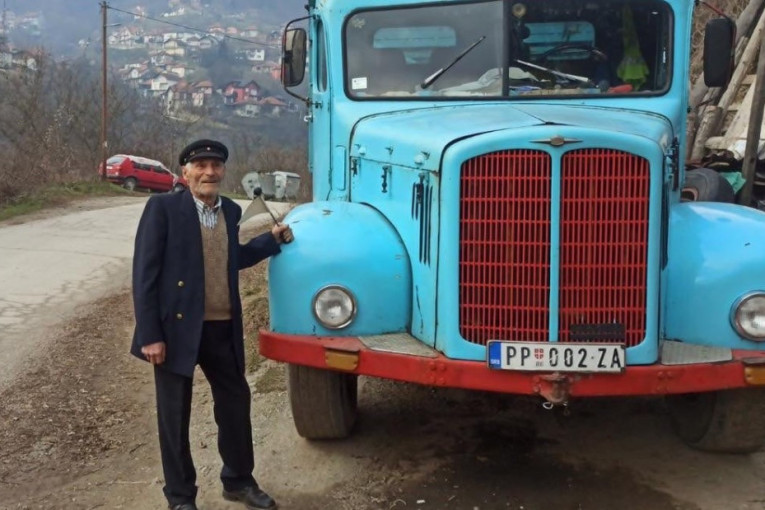 On je deda zmaj iz sela Raišnjevo: Milić je život proveo na točkovima, sada gazi devetu deceniju i dalje je veran svom kamionu!