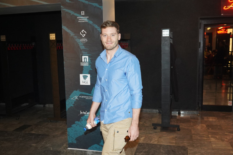 Radojičić više ne krije Turkinju: Skijaju, grle se, a ona mu napisala na srpskom “Moje srce”!