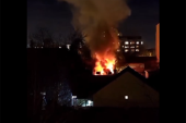 Crni dim se širi naseljem, vatrogasci čine sve da obuzdaju plamen: Veliki požar u Zemunu! (VIDEO)