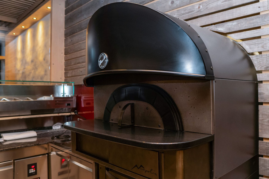 Ovako izgleda restoran koji se uskoro otvara u kompleksu gde je Grašo kupio apartman, najavljen je i koncert