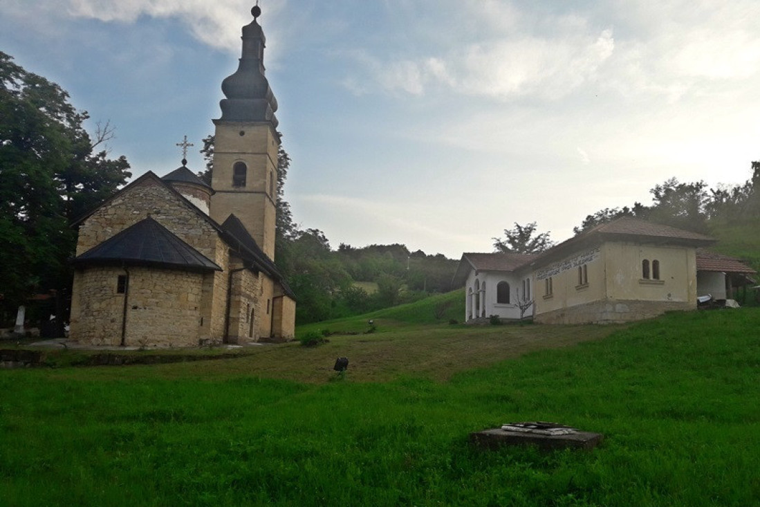 Kritično oštećenje puta do manastira: Pokrenuo se odron u selu Ježevica kod Čačka