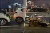 Srča rasuta svuda po putu, automobili razlupani: Teška saobraćajka na Gazeli! (VIDEO)