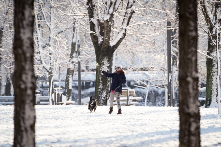 Narednih dana mraz i poledica, oprez potreban i na kolovozu i na trotoaru