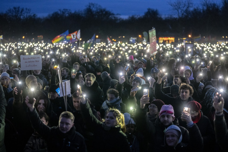 Haos na ulicama Nemačke: Ljudi protestuju - ovo je razlog! (FOTO)