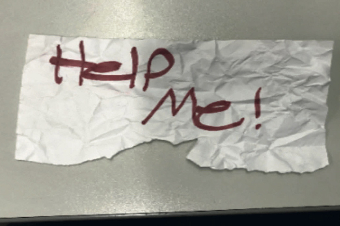Devojčica napisala na papiru "pomozite mi" i tako uspela da pobegne od manijaka koji ju je oteo