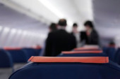 Da li znate zbog čega su sedišta u avionima plave boje? Misterija je rešena!