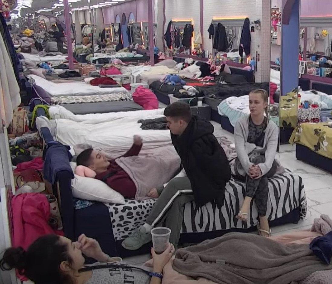 "Plašim se da me on ne odbaci, volim ga!" Zadrugar očajan zbog pomirenja Janjuša i Aneli (VIDEO)