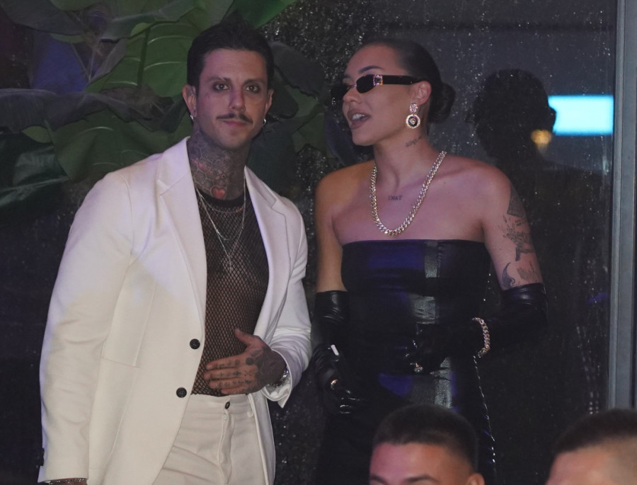 Voditelj "Pinka" kao od majke rođen: Isplivala slika na kojoj je potpuno nag (FOTO)