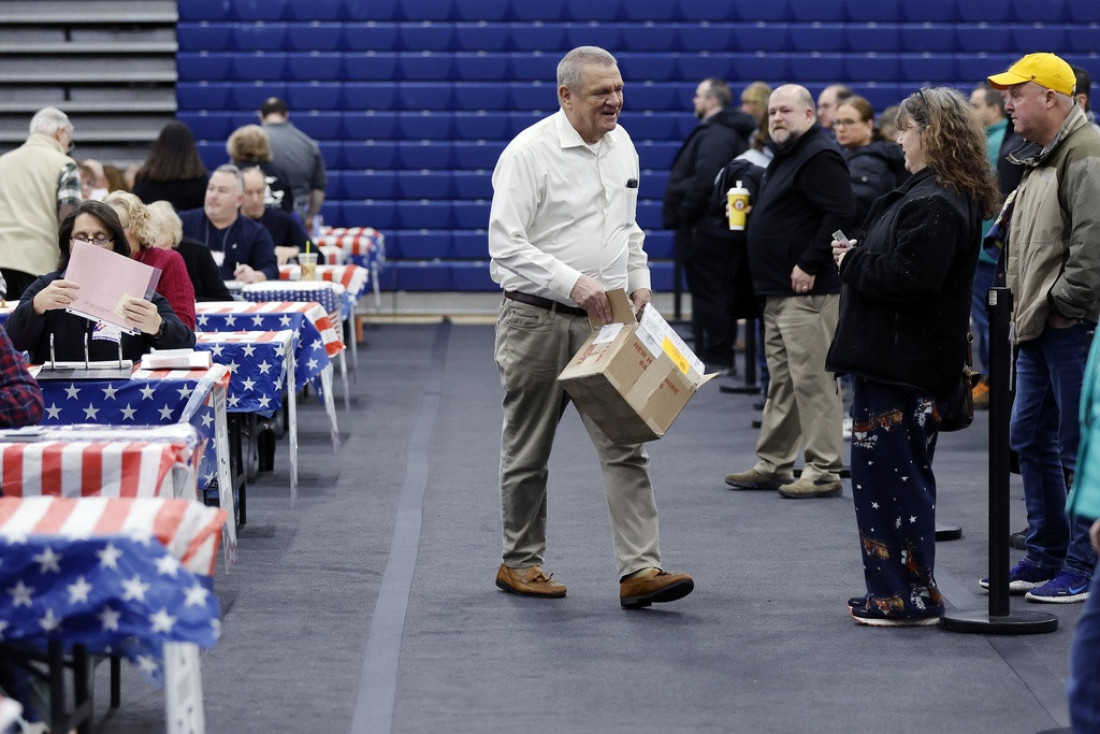 Počeli predizbori u Nju Hempširu: Republikanci biraju kandidate, glasanje za demokrate simbolično