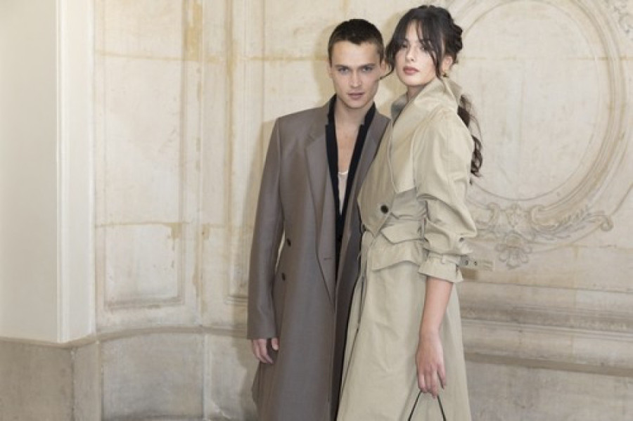 Naslednica Monike Beluči zasenila modnom kombinacijom u Parizu, a mnogi komentarišu da je lepša od majke