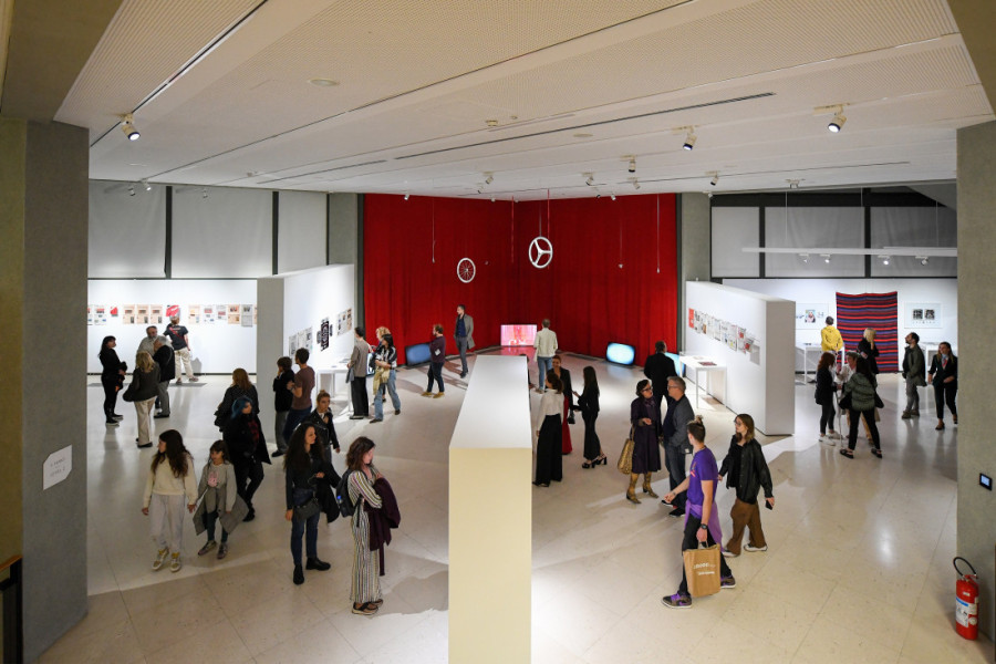 "Javne tajne" Zorana Naskovskog u Novom Sadu: Ikonični radovi poznatog umetnika (FOTO)