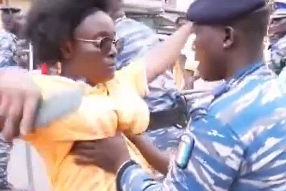 Skandalozni snimci sa Afričkog kupa nacija! Policija hvata žene za grudi tokom pretresa pri ulasku na stadion!