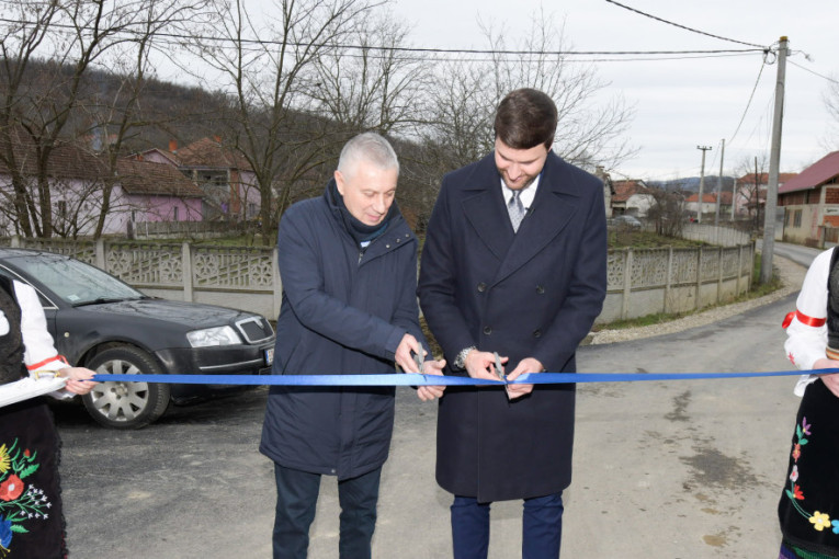 Otvorena nova saobraćajnica u Rekovcu, meštani dobili vezu sa državnim putevima