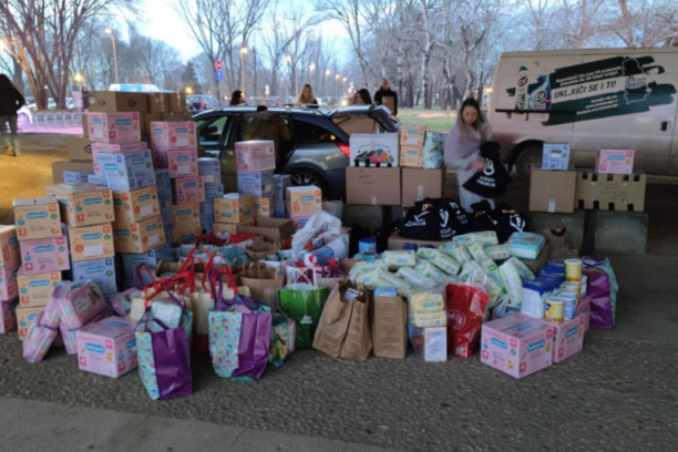 Humanost na delu! Veliki broj donacija građana kuhinjici za bebe! Doneli hranu i potrepštine, a podržala ih i Marija Šerifović! (FOTO/VIDEO)