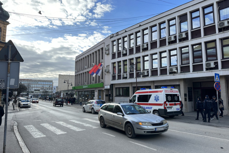 Pokošen pešak u centru Čačka! Prolaznici ga odveli u zgradu opštine do dolaska hitne