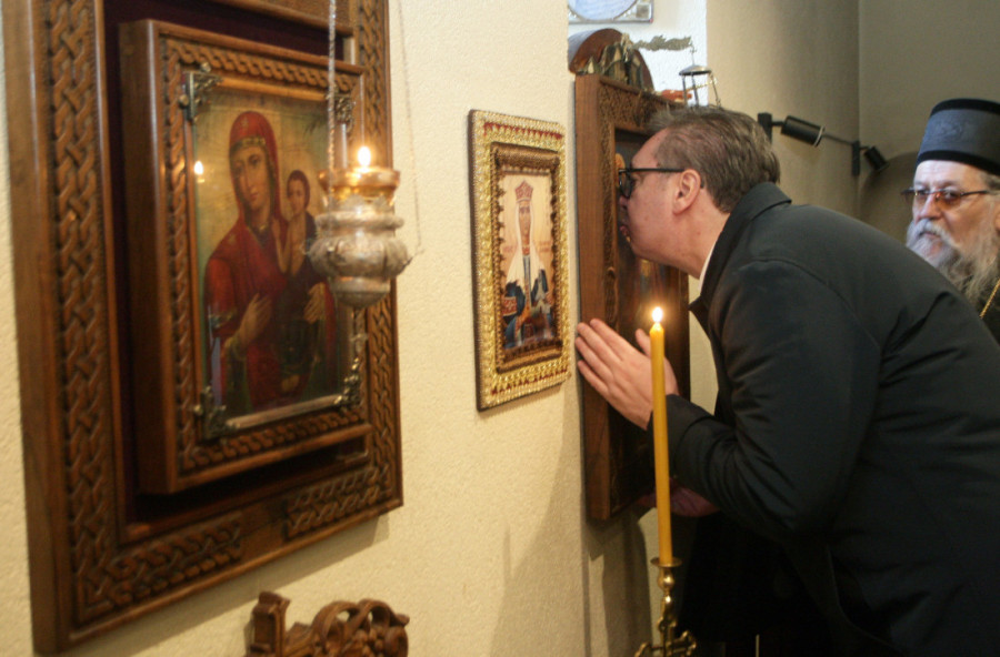 Vučić u manastiru Svetog Pantelejmona u Vranju: Obilaziću svetinje u narednim godinama i probati da im pomognem! (FOTO/VIDEO)