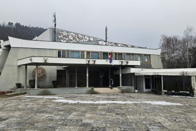 Dom kulture u Prijepolju konačno dobio zvaničnu legalizaciju: Zgrada koju nagriza zub vremena može da se adaptira (FOTO)
