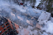 Ovako izgleda zgarište na Zlatiboru nakon požara: Evakuisano 30 dece i više nepokretnih ljudi, oglasio se direktor (FOTO/VIDEO)