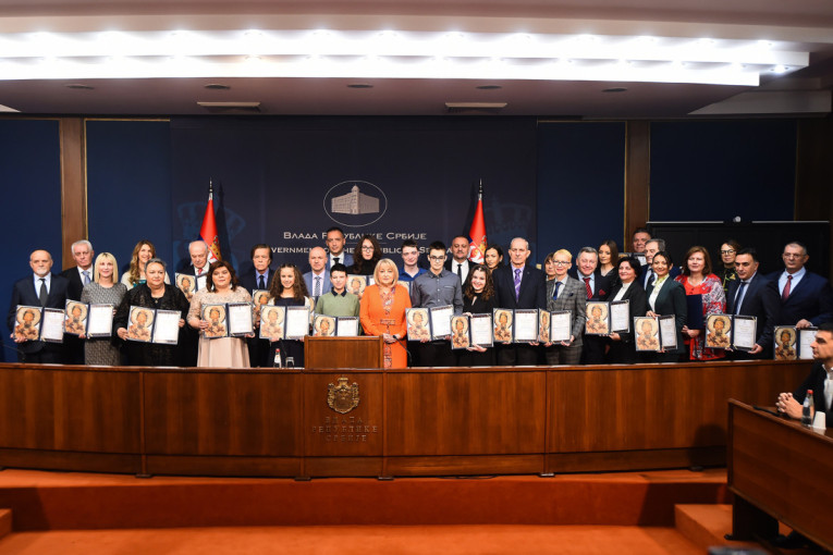 Ministarka Đukić Dejanović uručila 32 Svetosavske nagrade pojedincima i institucijama (FOTO)