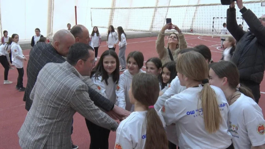 Posle šest decenija škola u Velikim Crljenima dobila balon halu! Predsednik opštine Lazarevac - "Puno mi je srce!" (FOTO)