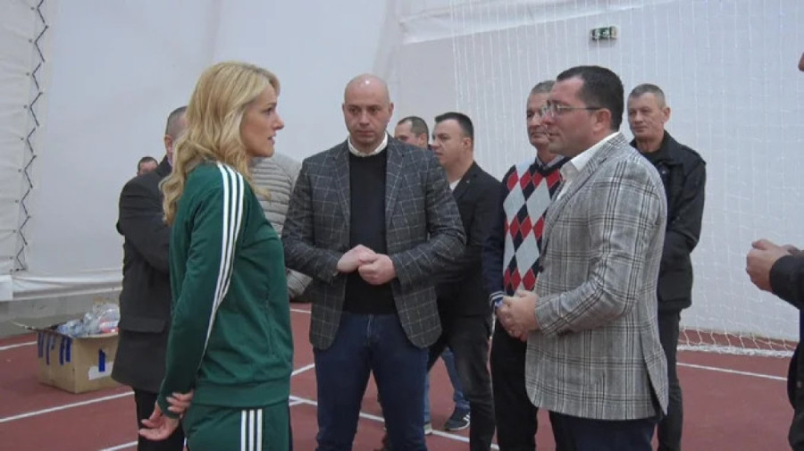 Posle šest decenija škola u Velikim Crljenima dobila balon halu! Predsednik opštine Lazarevac - "Puno mi je srce!" (FOTO)